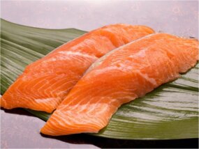 鮭は赤身魚ではない！白身魚・赤身魚・青魚の違いを徹底調査